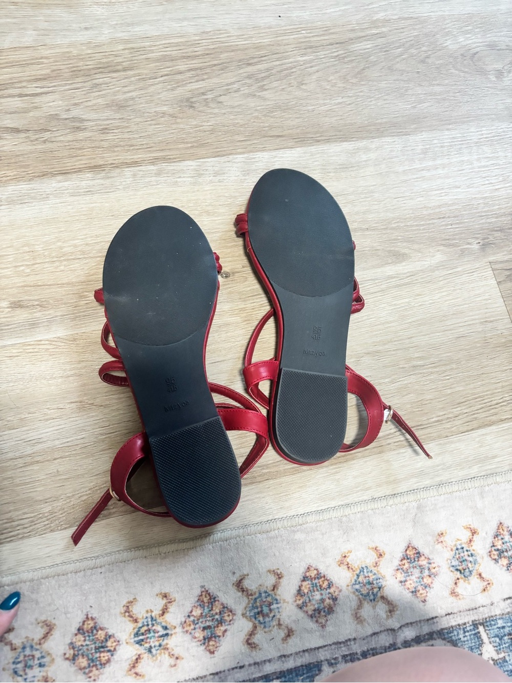 Red sandals - Picture 2 of 3